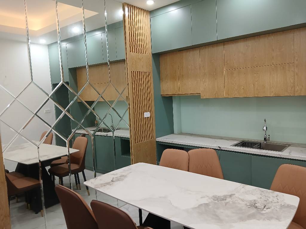 Bán nhà Nguyễn Khoái - diện tích 36m2 4 tầng - ô tô đỗ cửa - giá 5,6 tỷ