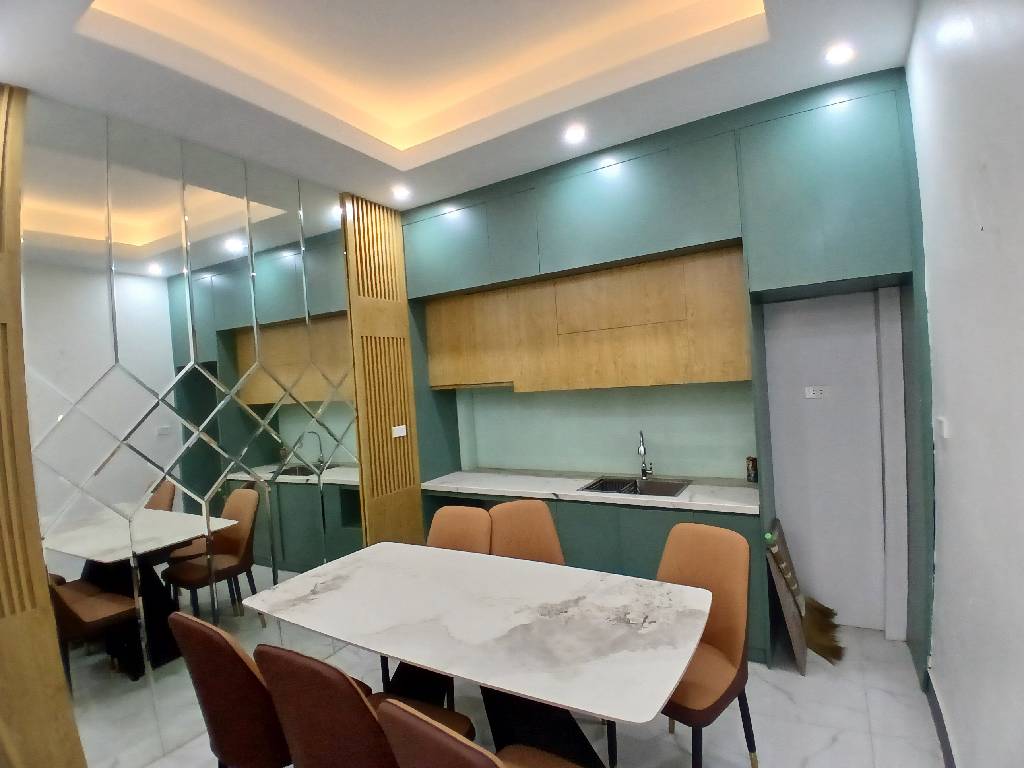 Bán nhà Nguyễn Khoái - diện tích 36m2 4 tầng - ô tô đỗ cửa - giá 5,6 tỷ