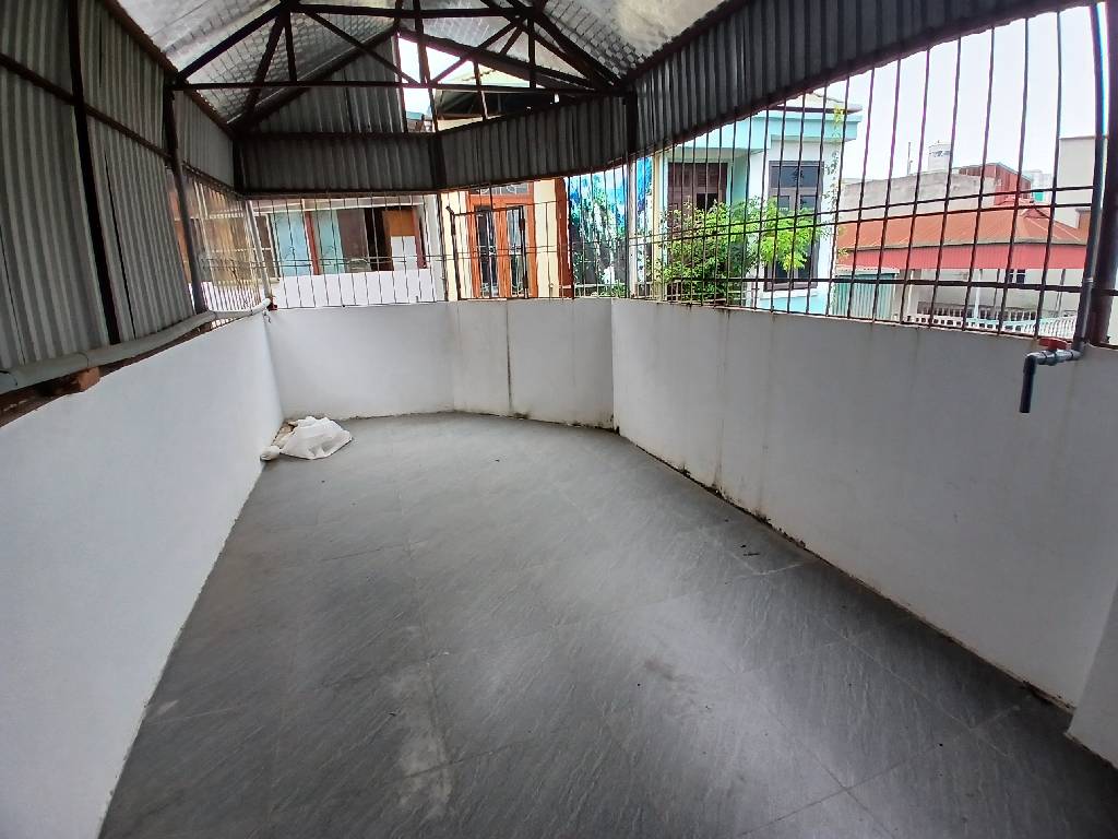 Bán nhà Nguyễn Khoái - diện tích 36m2 4 tầng - ô tô đỗ cửa - giá 5,6 tỷ