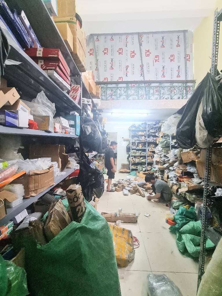 Bán nhà Đê Tô Hoàng - diện tích 38.7m2 3 tầng - LÔ GÓC - Ô TÔ TRÁNH - giá 13,8 tỷ