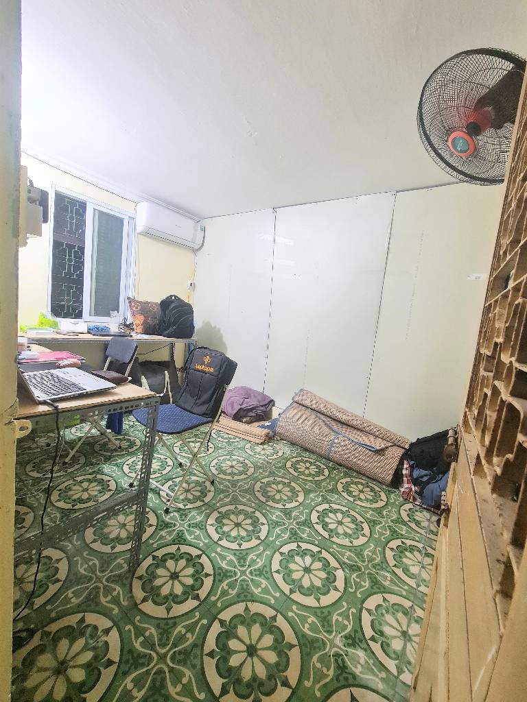 Bán nhà Đê Tô Hoàng - diện tích 38.7m2 3 tầng - LÔ GÓC - Ô TÔ TRÁNH - giá 13,8 tỷ