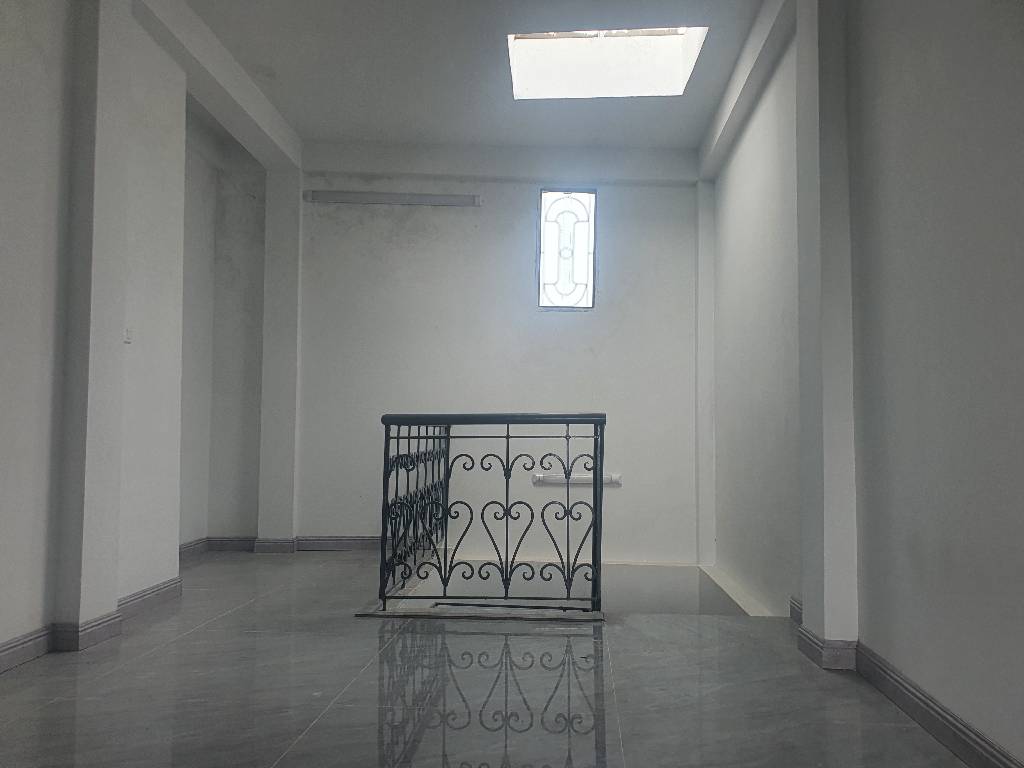 Bán nhà Trương Định - diện tích 32m2 5 tầng - Ô TÔ TRÁNH - giá 10,5 tỷ