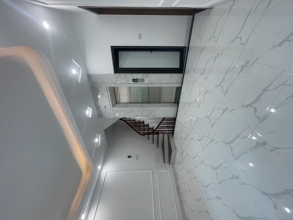 Bán nhà Giáp Bát - diện tích 46m2 6 tầng - Lô góc, thang máy - giá 14,3 tỷ