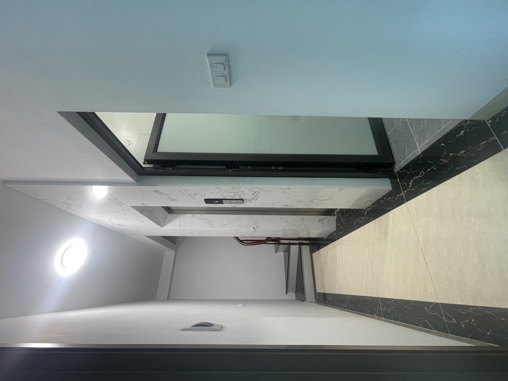 Bán nhà Giáp Bát - diện tích 46m2 6 tầng - Lô góc, thang máy - giá 14,3 tỷ