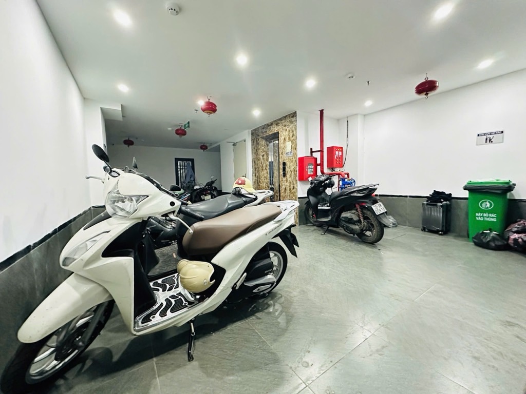 Bán nhà Hoàng Văn Thái - diện tích 60.2m2 7 tầng - Căn hộ dịch vụ vị trí đẹp - giá 20,5 tỷ