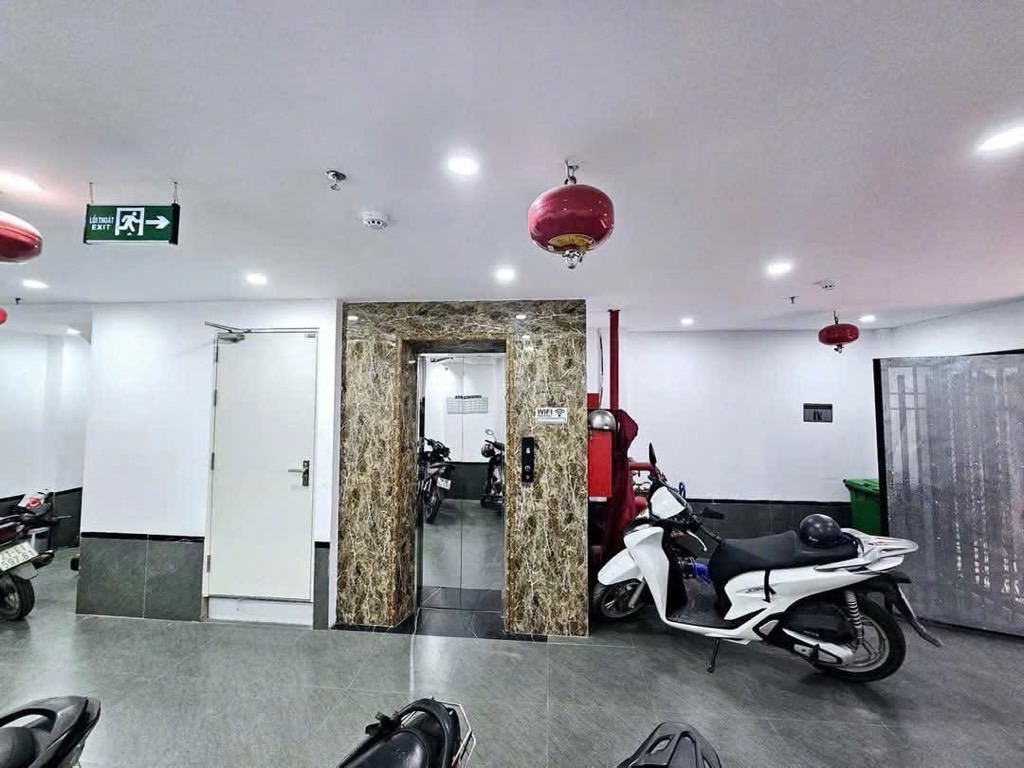 Bán nhà Hoàng Văn Thái - diện tích 60.2m2 7 tầng - Căn hộ dịch vụ vị trí đẹp - giá 20,5 tỷ