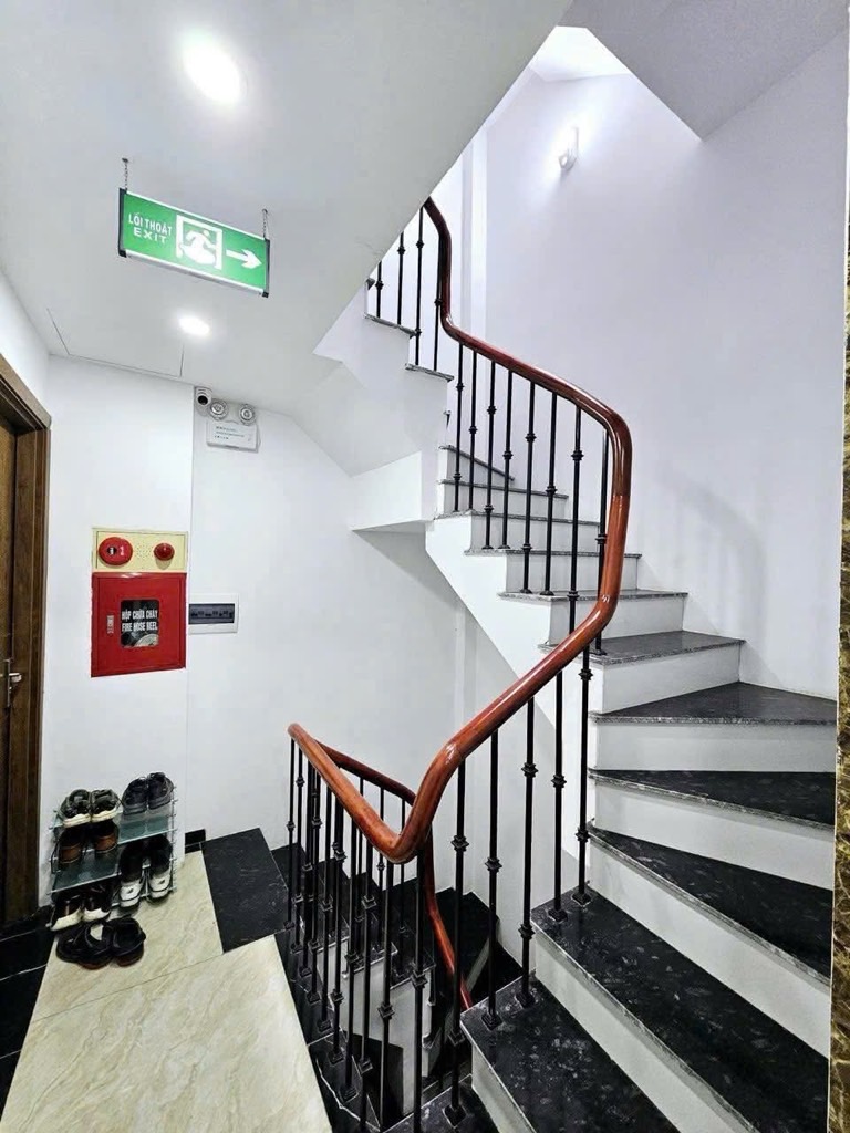 Bán nhà Hoàng Văn Thái - diện tích 60.2m2 7 tầng - Căn hộ dịch vụ vị trí đẹp - giá 20,5 tỷ