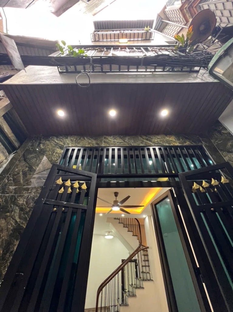 Bán nhà Ngõ Thông Phong - diện tích 40.8m2 4 tầng - Mặt ngách gần phố - giá 8,9 tỷ