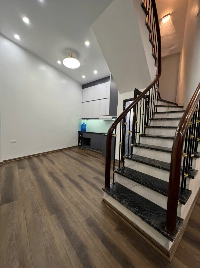 Bán nhà Ngõ Thông Phong - diện tích 40.8m2 4 tầng - Mặt ngách gần phố - giá 8,9 tỷ