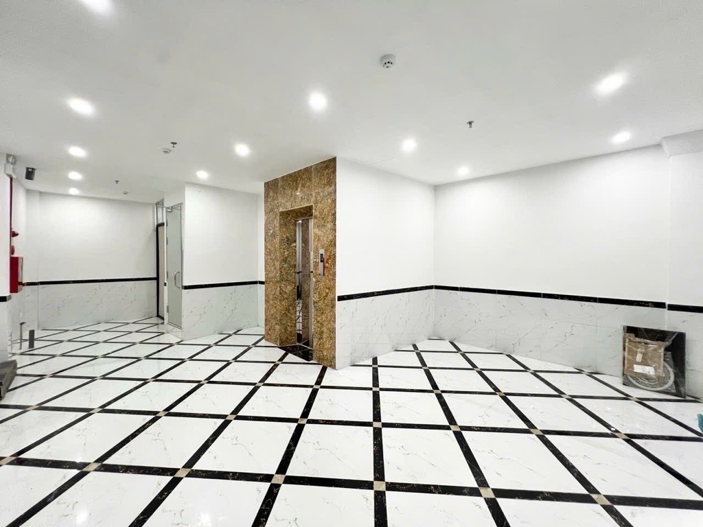 Bán nhà Ngõ Hoàng An A - diện tích 61m2 7 tầng - Thang máy - giá 16,2 tỷ