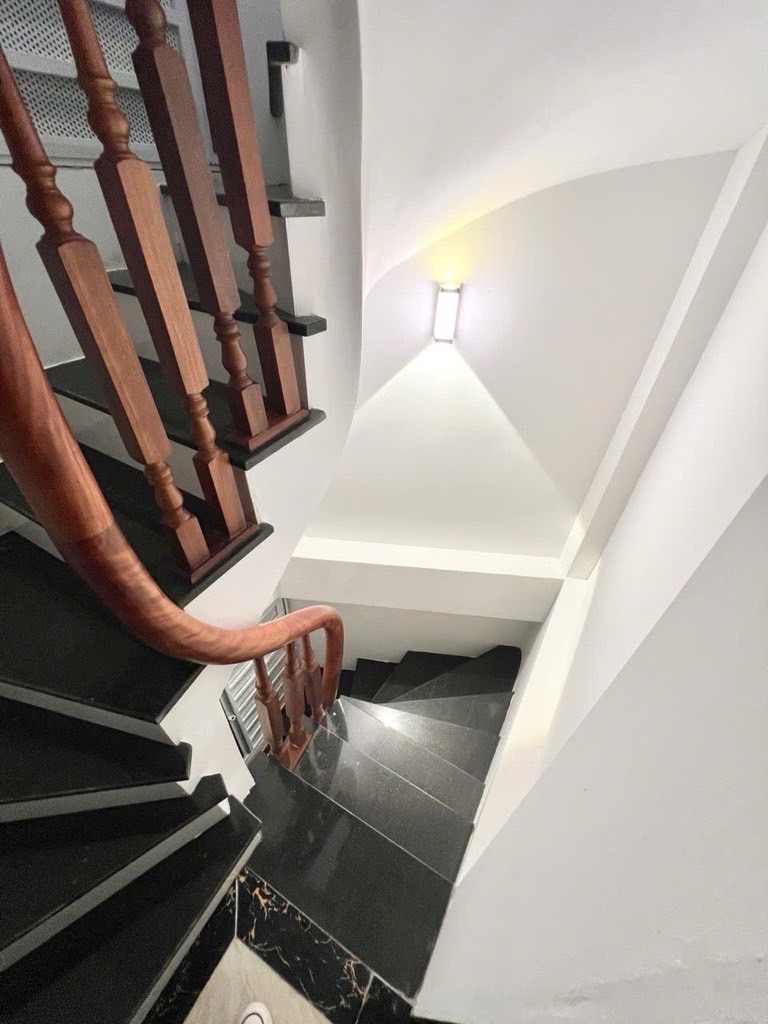 Bán nhà Ngõ Hoàng An A - diện tích 61m2 7 tầng - Thang máy - giá 16,2 tỷ