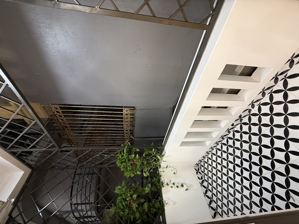 Bán nhà ngõ 40 Thống Nhất - Đại La - 26m2 5 tầng - lô góc thoáng sáng - giá 7,15 tỷ