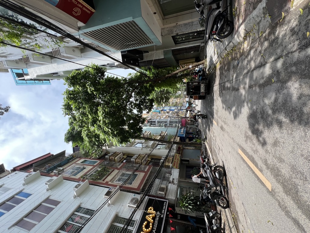 Bán nhà Nguyễn Lương Bằng - diện tích 44,5m2 2 tầng - Ngõ ba gác, gần phố - giá 10 tỷ