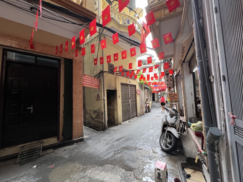 Bán nhà Nguyễn Lương Bằng - diện tích 44,5m2 2 tầng - Ngõ ba gác, gần phố - giá 10 tỷ