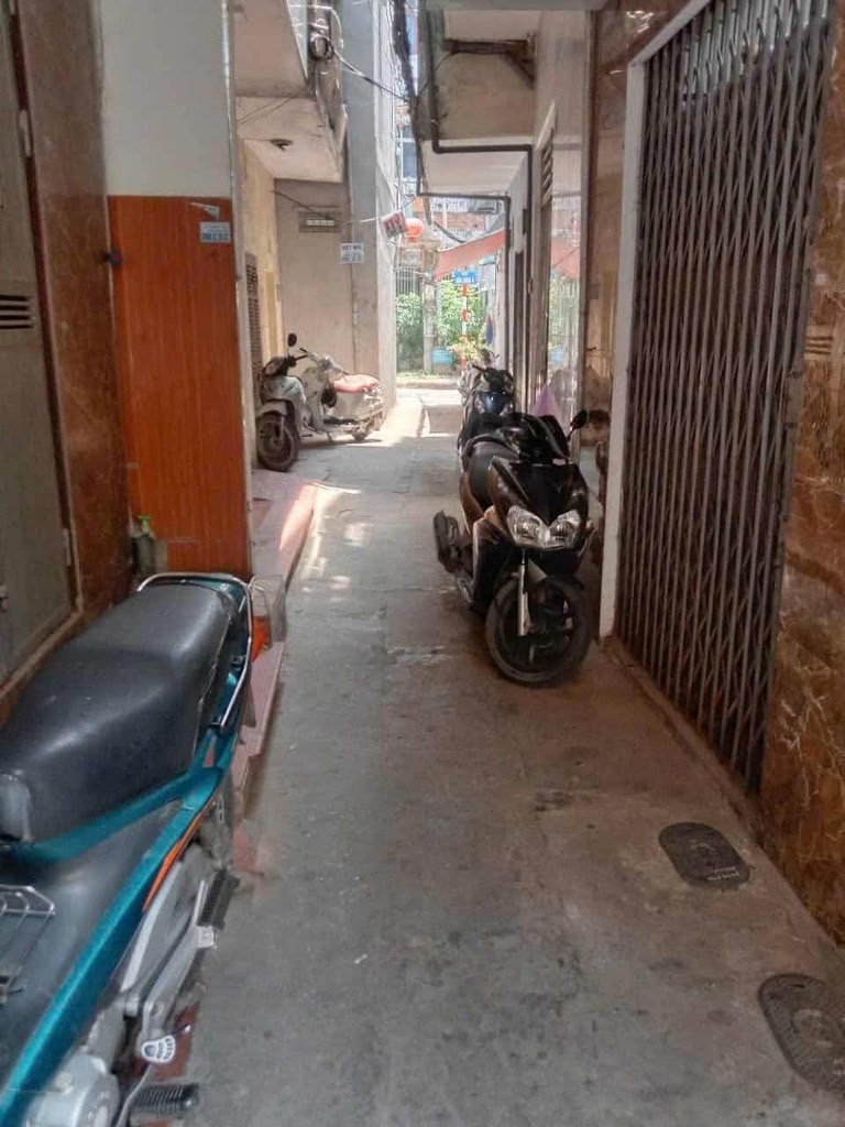 Bán nhà Hoà Bình - diện tích 31,6m2 3 tầng - Ô TÔ SÁT NHÀ - giá 7,4 tỷ