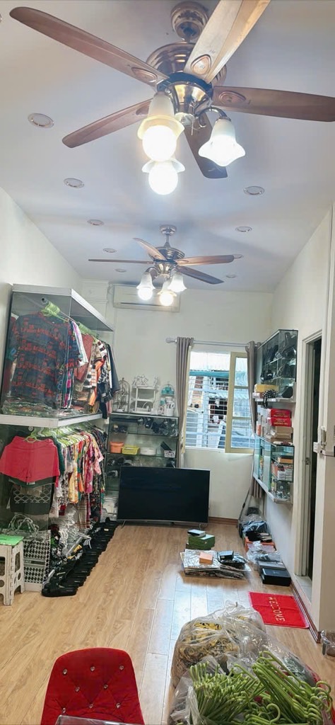 Bán nhà Mai Động - diện tích 180m2 2 tầng - Nhà TT sát mặt phố - giá 5,5 tỷ