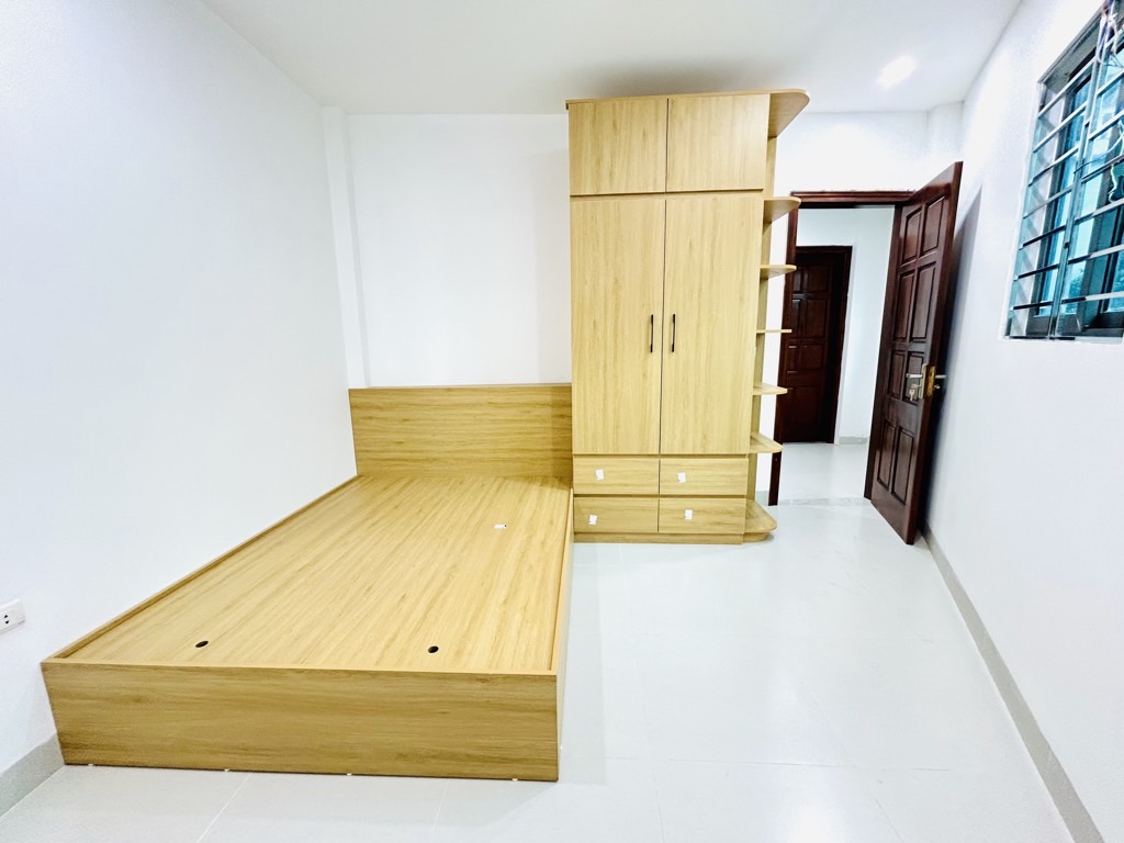 Bán nhà Nguyễn Khoái - 43.4m2 4 tầng - 5 phòng ngủ khép kín, nhà mới kính koong, an ninh an sinh đỉnh - giá 6 tỷ Bán nhà Nguyễn Khoái - 43.4m2 4 tầng - 5 phòng ngủ khép kín, nhà mới kính koong, an ninh an sinh đỉnh - giá 6 tỷ