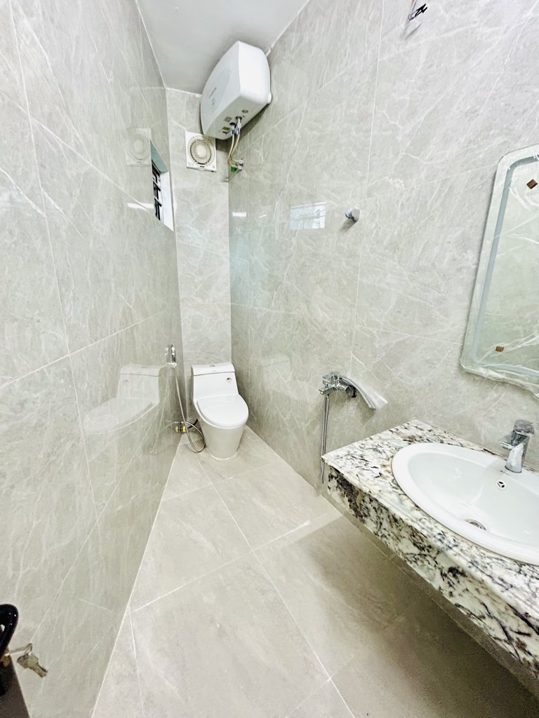 Bán nhà Nguyễn Khoái - 43.4m2 4 tầng - 5 phòng ngủ khép kín, nhà mới kính koong, an ninh an sinh đỉnh - giá 6 tỷ Bán nhà Nguyễn Khoái - 43.4m2 4 tầng - 5 phòng ngủ khép kín, nhà mới kính koong, an ninh an sinh đỉnh - giá 6 tỷ