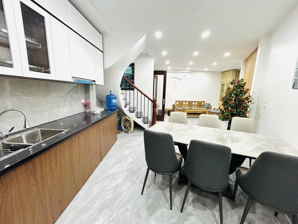 Bán nhà Nguyễn Khoái - 43.4m2 4 tầng - 5 phòng ngủ khép kín, nhà mới kính koong, an ninh an sinh đỉnh - giá 6 tỷ Bán nhà Nguyễn Khoái - 43.4m2 4 tầng - 5 phòng ngủ khép kín, nhà mới kính koong, an ninh an sinh đỉnh - giá 6 tỷ