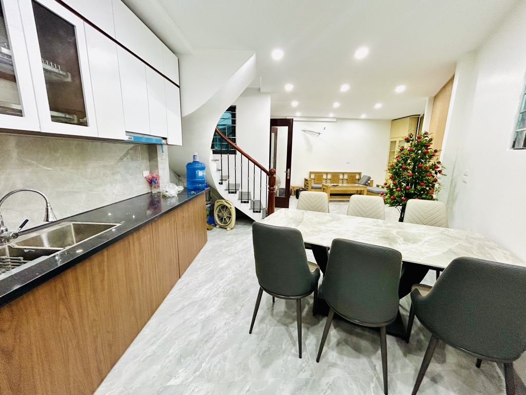 Bán nhà Nguyễn Khoái - 43.4m2 4 tầng - 5 phòng ngủ khép kín, nhà mới kính koong, an ninh an sinh đỉnh - giá 6 tỷ Bán nhà Nguyễn Khoái - 43.4m2 4 tầng - 5 phòng ngủ khép kín, nhà mới kính koong, an ninh an sinh đỉnh - giá 6 tỷ