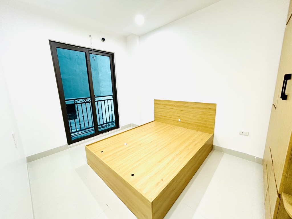 Bán nhà Nguyễn Khoái - 43.4m2 4 tầng - 5 phòng ngủ khép kín, nhà mới kính koong, an ninh an sinh đỉnh - giá 6 tỷ Bán nhà Nguyễn Khoái - 43.4m2 4 tầng - 5 phòng ngủ khép kín, nhà mới kính koong, an ninh an sinh đỉnh - giá 6 tỷ