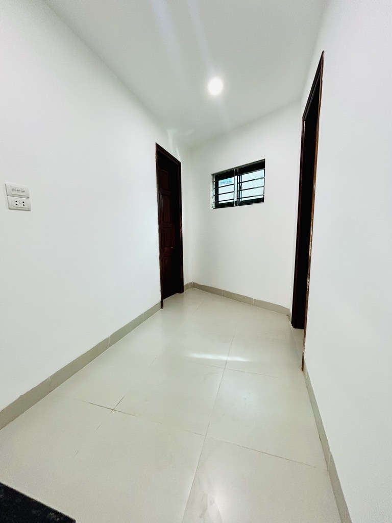 Bán nhà Nguyễn Khoái - 43.4m2 4 tầng - 5 phòng ngủ khép kín, nhà mới kính koong, an ninh an sinh đỉnh - giá 6 tỷ Bán nhà Nguyễn Khoái - 43.4m2 4 tầng - 5 phòng ngủ khép kín, nhà mới kính koong, an ninh an sinh đỉnh - giá 6 tỷ