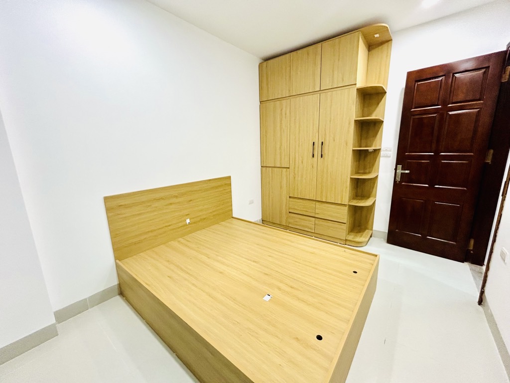 Bán nhà Nguyễn Khoái - 43.4m2 4 tầng - 5 phòng ngủ khép kín, nhà mới kính koong, an ninh an sinh đỉnh - giá 6 tỷ Bán nhà Nguyễn Khoái - 43.4m2 4 tầng - 5 phòng ngủ khép kín, nhà mới kính koong, an ninh an sinh đỉnh - giá 6 tỷ