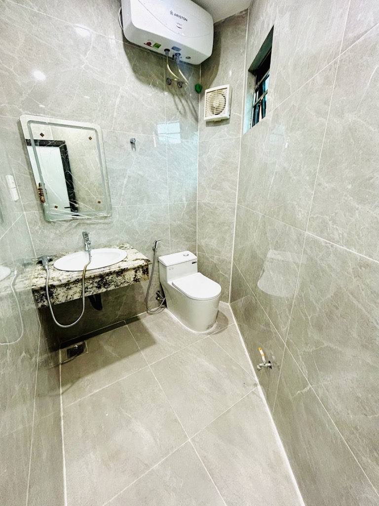 Bán nhà Nguyễn Khoái - 43.4m2 4 tầng - 5 phòng ngủ khép kín, nhà mới kính koong, an ninh an sinh đỉnh - giá 6 tỷ Bán nhà Nguyễn Khoái - 43.4m2 4 tầng - 5 phòng ngủ khép kín, nhà mới kính koong, an ninh an sinh đỉnh - giá 6 tỷ