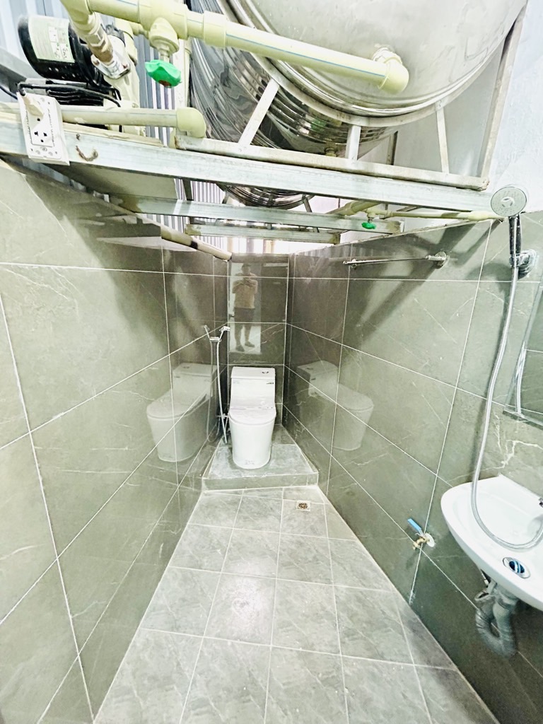 Bán nhà Nguyễn Khoái - 43.4m2 4 tầng - 5 phòng ngủ khép kín, nhà mới kính koong, an ninh an sinh đỉnh - giá 6 tỷ Bán nhà Nguyễn Khoái - 43.4m2 4 tầng - 5 phòng ngủ khép kín, nhà mới kính koong, an ninh an sinh đỉnh - giá 6 tỷ