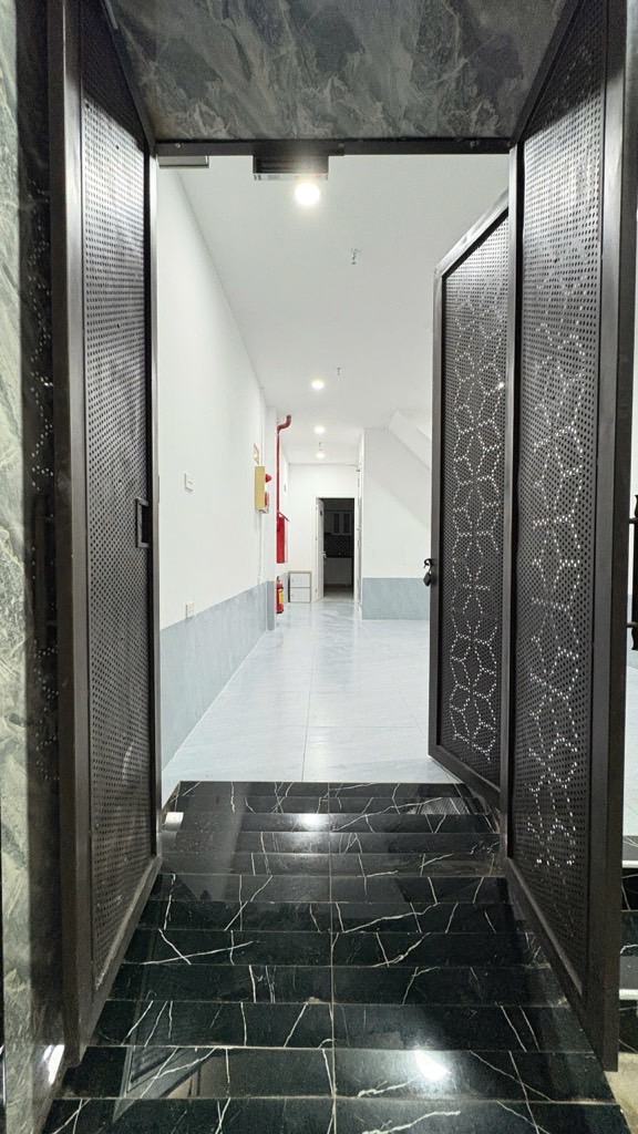 Bán nhà Vĩnh Hưng - diện tích 45m2 6 tầng - Nhà hoàn thiện long lanh - giá 12,3 tỷ