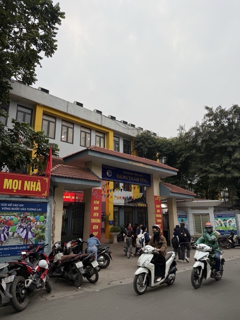 Bán nhà Nguyễn Quý Đức - diện tích 23m2 2 tầng - Kinh doanh khủng khiếp - giá 3,7 tỷ