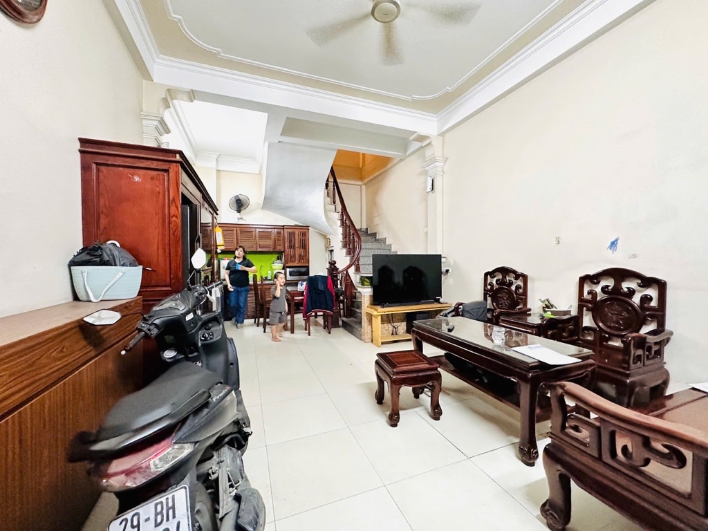 Bán nhà Bùi Huy Bích - diện tích 34m2 4 tầng - Vài bước ra ô tô - giá 11,5 tỷ