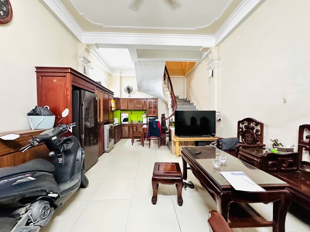 Bán nhà Bùi Huy Bích - diện tích 34m2 4 tầng - Vài bước ra ô tô - giá 11,5 tỷ