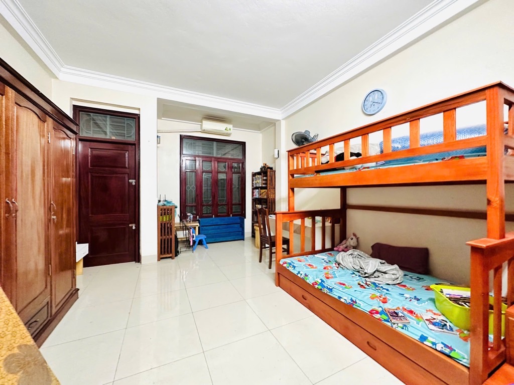 Bán nhà Bùi Huy Bích - diện tích 34m2 4 tầng - Vài bước ra ô tô - giá 11,5 tỷ