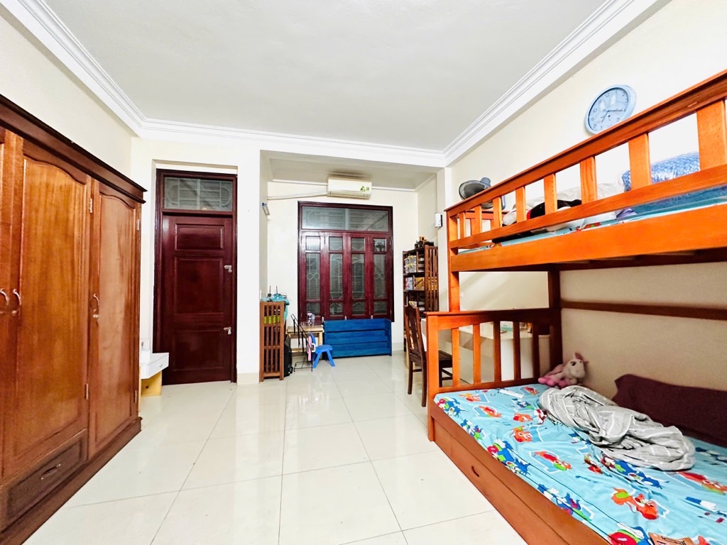 Bán nhà Bùi Huy Bích - diện tích 34m2 4 tầng - Vài bước ra ô tô - giá 11,5 tỷ