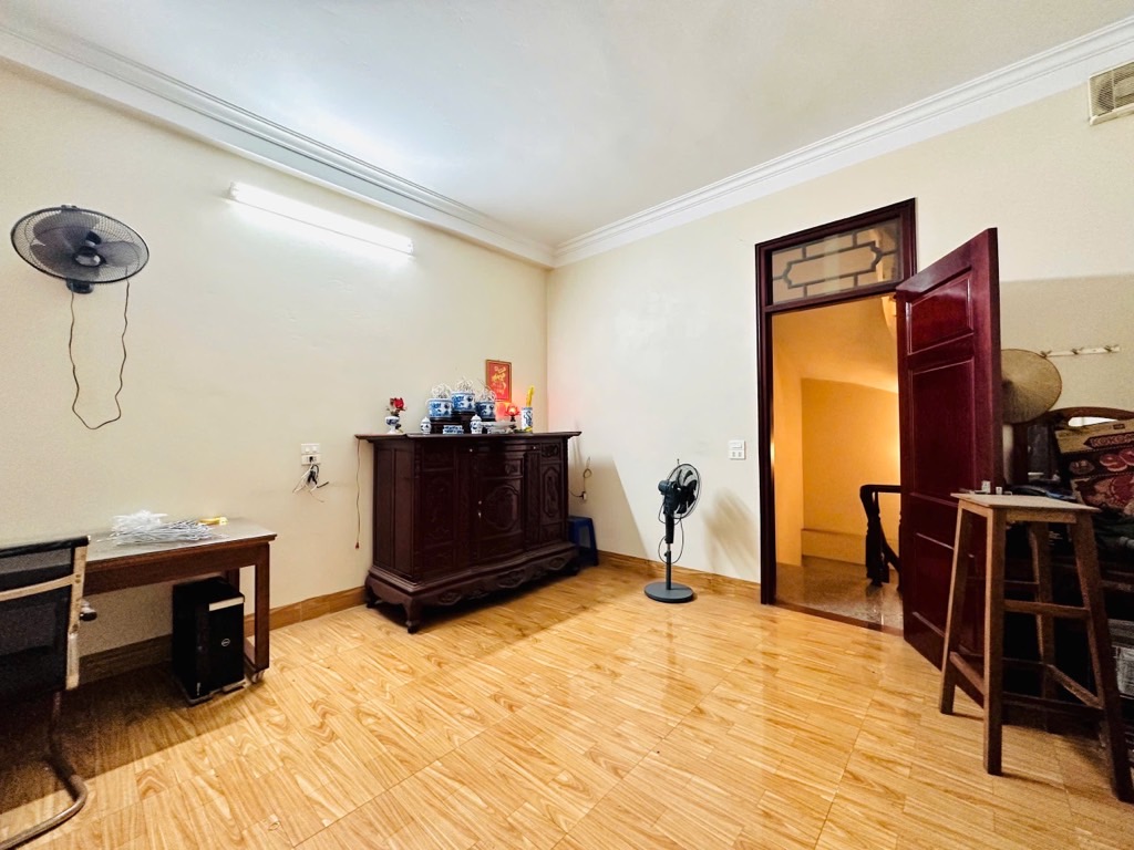 Bán nhà Bùi Huy Bích - diện tích 34m2 4 tầng - Vài bước ra ô tô - giá 11,5 tỷ