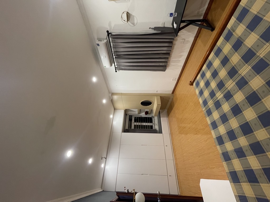 Bán nhà Quỳnh Mai - diện tích 80m2 3 tầng - Ô tô nhỏ vào nhà - giá 16 tỷ