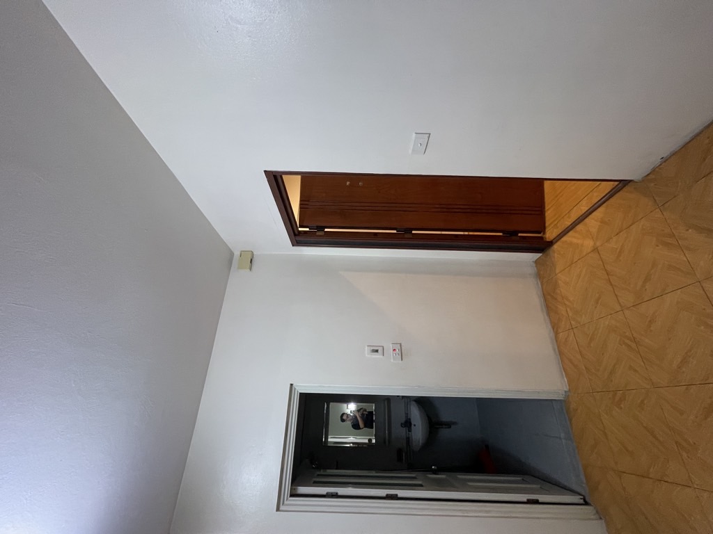 Bán nhà Quỳnh Mai - diện tích 80m2 3 tầng - Ô tô nhỏ vào nhà - giá 16 tỷ