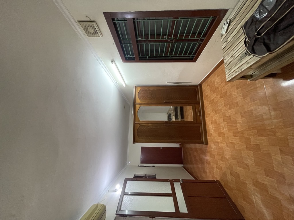 Bán nhà Quỳnh Mai - diện tích 80m2 3 tầng - Ô tô nhỏ vào nhà - giá 16 tỷ