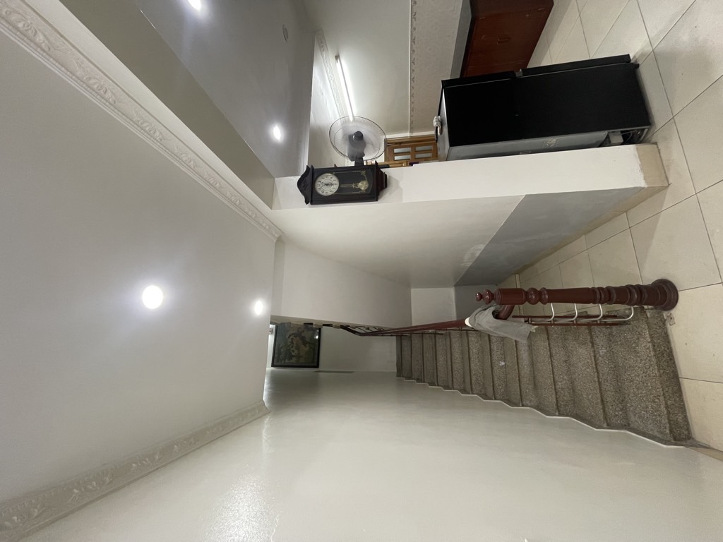 Bán nhà Quỳnh Mai - diện tích 80m2 3 tầng - Ô tô nhỏ vào nhà - giá 16 tỷ