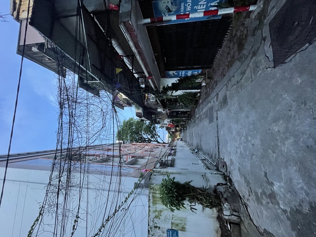 Bán nhà Quỳnh Mai - diện tích 80m2 3 tầng - Ô tô nhỏ vào nhà - giá 16 tỷ