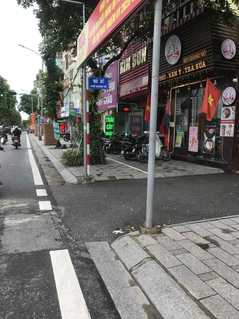 Bán nhà Giảng Võ - diện tích 38,7m2 2 tầng - lô góc - giá 9,25 tỷ