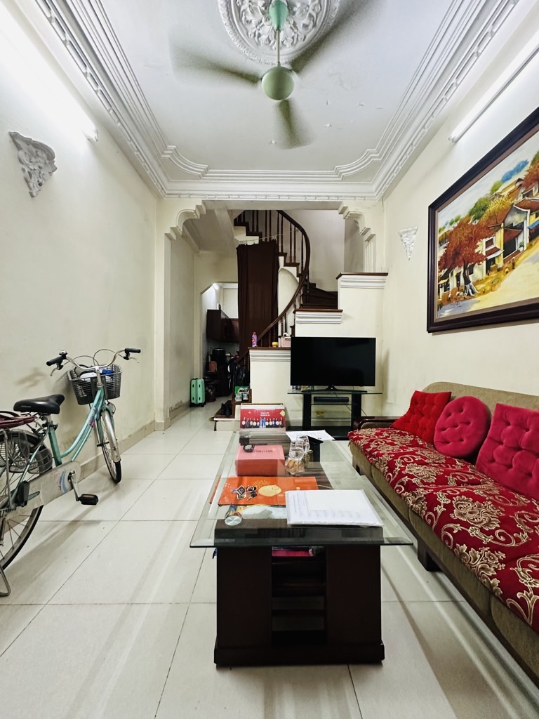 Bán nhà Chùa Bộc - diện tích 41m2 5 tầng - NGÕ NÔNG THẲNG - giá 13,8 tỷ