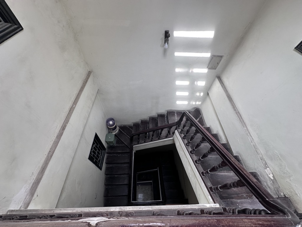 Bán nhà Đê Trần Khát Chân - diện tích 72m2 4 tầng - Ô TÔ TRÁNH - giá 16,5 tỷ