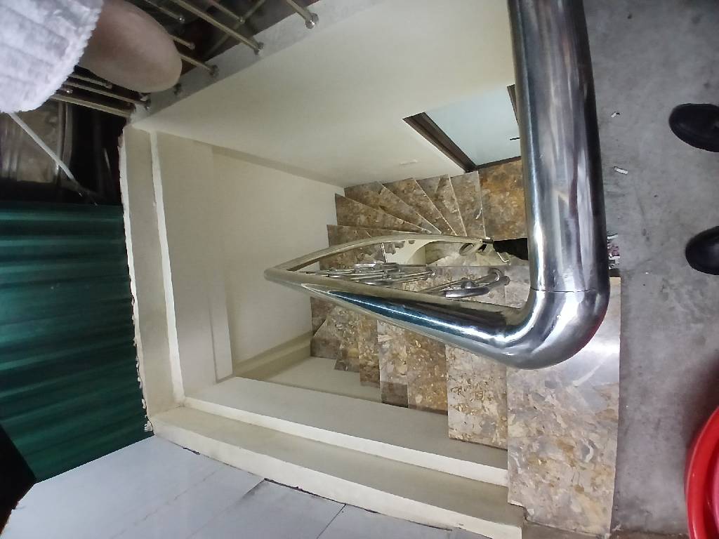 Bán nhà Đông Thiên - diện tích 16,2m2 5 tầng - Nhà 5 tầng khung cột chắc chắn - giá 3,2 tỷ