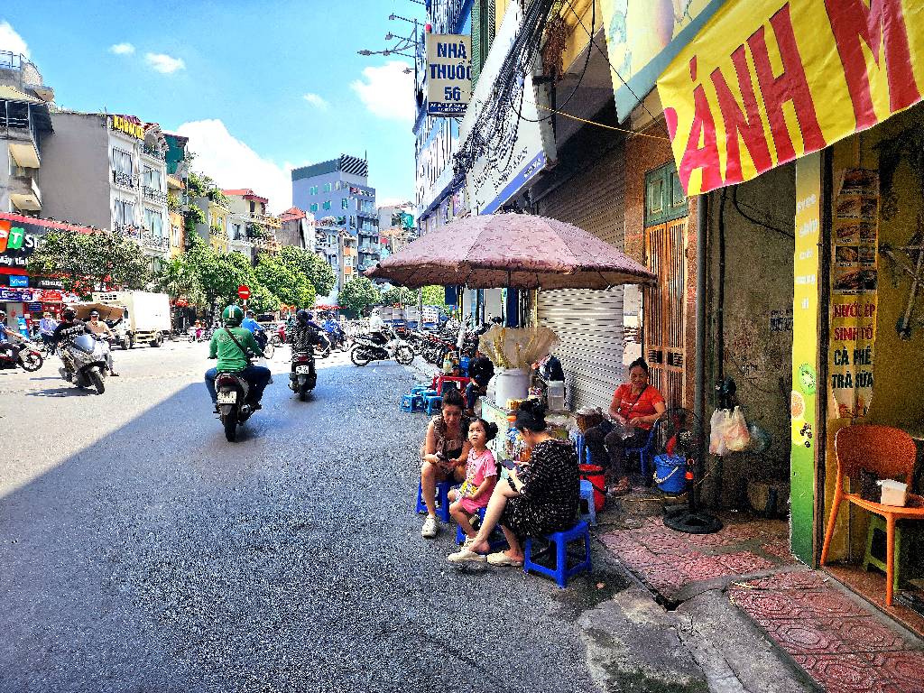 Bán nhà Kim Ngưu - diện tích 13,7m2 3 tầng - ô tô tránh - giá 2,4 tỷ