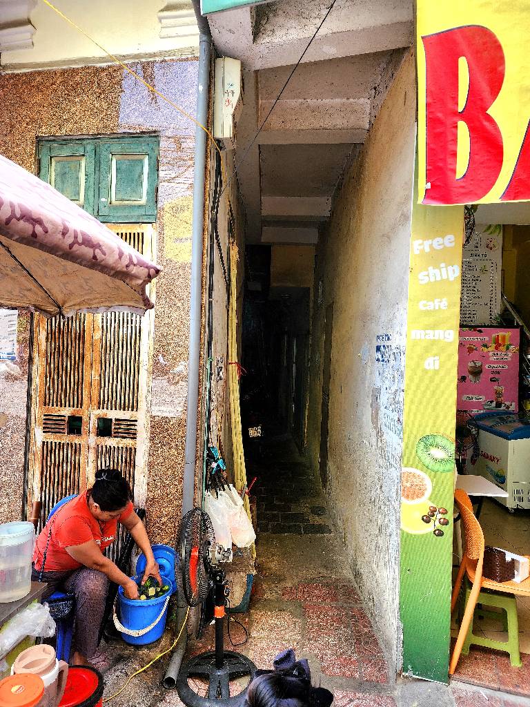 Bán nhà Kim Ngưu - diện tích 13,7m2 3 tầng - ô tô tránh - giá 2,4 tỷ