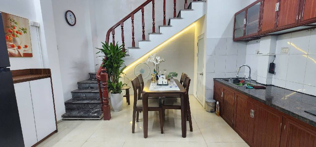 Bán nhà ngõ Quỳnh - 5 tầng - lô góc thoáng - giá 4,88 tỷ