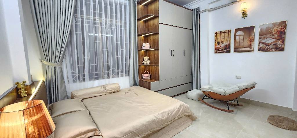 Bán nhà ngõ Quỳnh - 5 tầng - lô góc thoáng - giá 4,88 tỷ