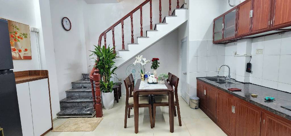 Bán nhà ngõ Quỳnh - 5 tầng - lô góc thoáng - giá 4,88 tỷ